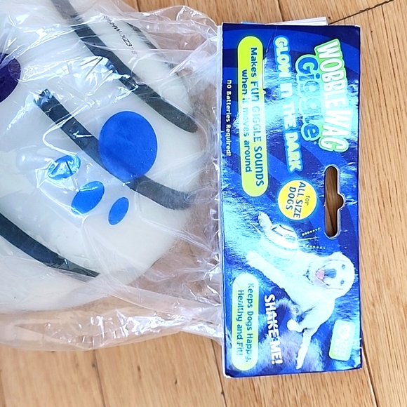 Glow in the Dark Wobble Wag Giggle Ball - Picture 4 of 5
